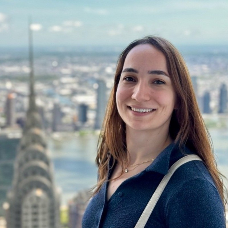 İdil Ünlü profile photo